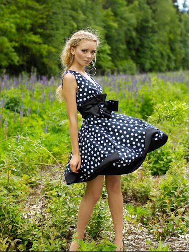 Стильное летнее платье в синий горошек, размер С-М. Цена 210 грн