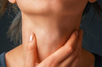 Чем опасна и как лечить фолликулярную опухоль щитовидной железы?